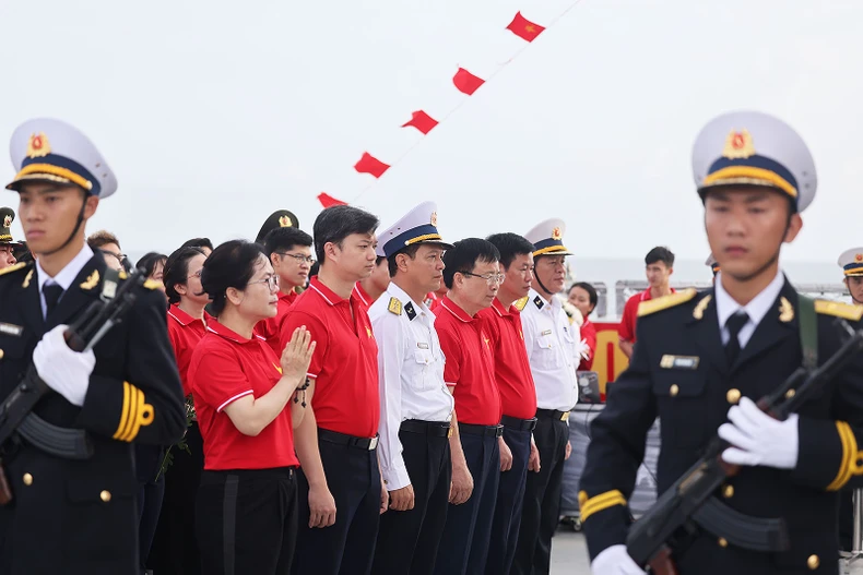 "Tự hào một dải non sông": Thế hệ trẻ phát huy sự nghiệp bảo vệ biển, đảo ảnh 1 "Tự hào một dải non sông": Thế hệ trẻ phát huy sự nghiệp bảo vệ biển, đảo ảnh 1