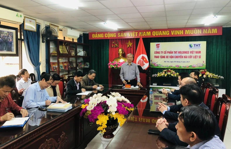 Hội Hỗ trợ gia đình liệt sĩ Việt Nam tiếp nhận xe ô-tô vận chuyển hài cốt liệt sĩ ảnh 2