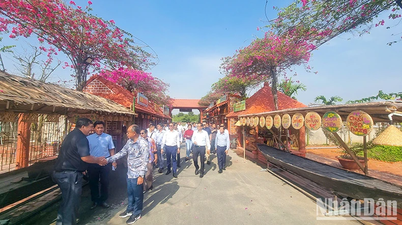 Tỉnh Banteay Meancheay, Vương quốc Campuchia ký kết hợp tác với tỉnh Vĩnh Long ảnh 3