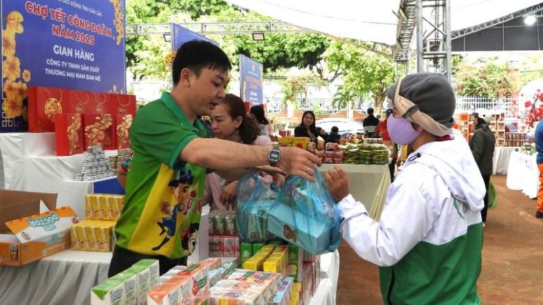 Đắk Lắk trao 400 phần quà tại chương trình “Tết Sum vầy - Xuân ơn Đảng” ảnh 1