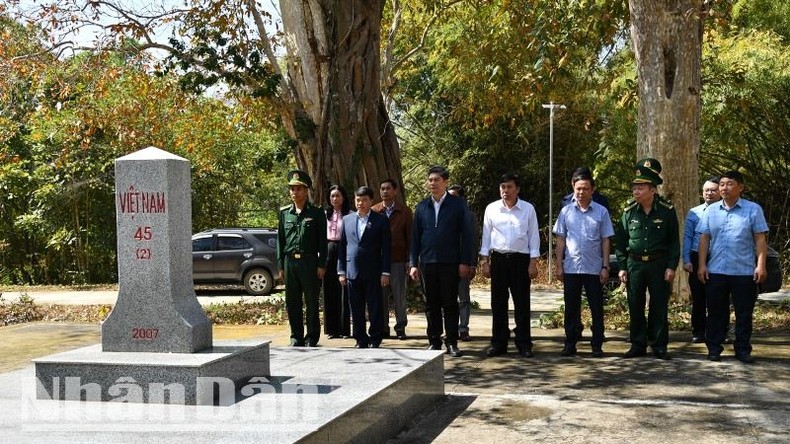 Đoàn công tác của Hội đồng Dân tộc và Ủy ban Dân tộc thăm và chúc Tết Đồn Biên phòng Sêrêpốk ảnh 3