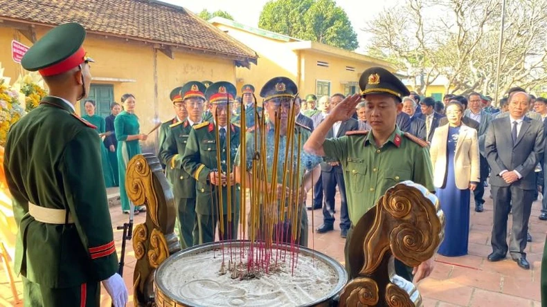 Đắk Lắk dâng hương tri ân các chiến sĩ cách mạng tại Di tích lịch sử quốc gia đặc biệt Nhà đày Buôn Ma Thuột ảnh 4