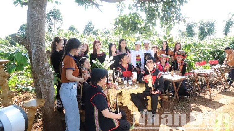 Hàng chục nghìn ly cà-phê miễn phí tại Lễ hội Cà-phê Buôn Ma Thuột lần thứ 9 năm 2025 ảnh 2