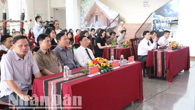 Khai mạc Triển lãm “Đắk Lắk - 50 năm xây dựng và phát triển” ảnh 1