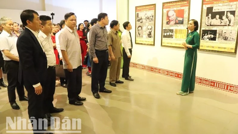 Khai mạc Triển lãm “Đắk Lắk - 50 năm xây dựng và phát triển” ảnh 3