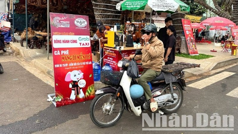 Thưởng thức cà-phê miễn phí tại Lễ hội Cà-phê Buôn Ma Thuột lần thứ 9 năm 2025 ảnh 4