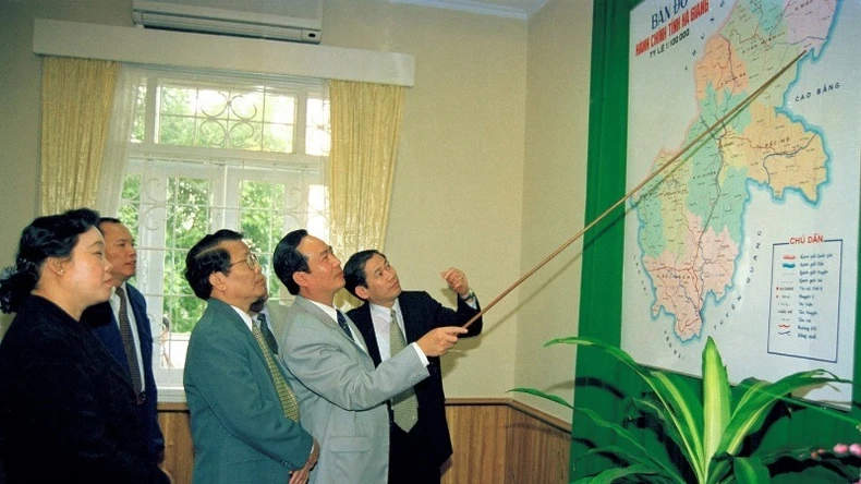 Đồng chí Trần Đức Lương - nhà lãnh đạo hết lòng phục vụ sự nghiệp cách mạng ảnh 6