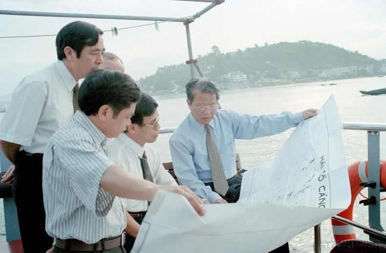 Đồng chí Trần Đức Lương - nhà lãnh đạo hết lòng phục vụ sự nghiệp cách mạng ảnh 1