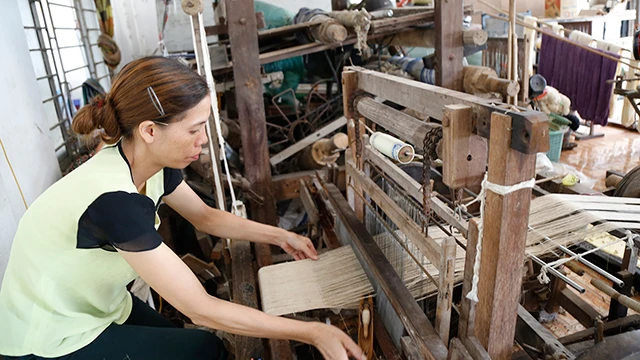 Lụa tơ sen từ Phùng Xá ảnh 2