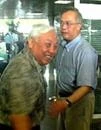 Giáo sư Nguyễn Văn Hiệu (bên trái) đón Giáo sư Trịnh Xuân Thuận.