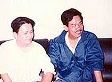Nhạc sĩ Bảo Phúc (trái)<br>và Anh Thoa năm 1996.