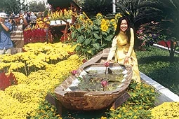 Lễ hội Tết 2005 sôi nổi và mới lạ