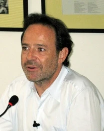 Nhà văn Marc Levy tại cuộc họp báo Ngày hội đọc sách.