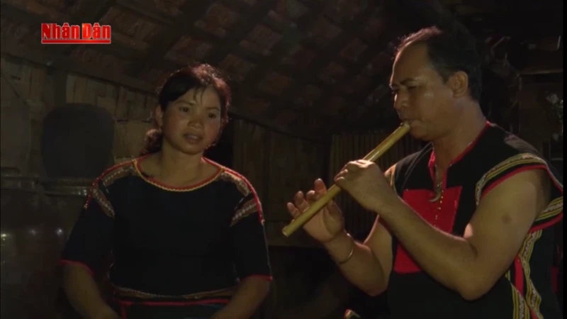 Sử thi Tây Nguyên (Phần 2): Ngọn đèn trước gió...