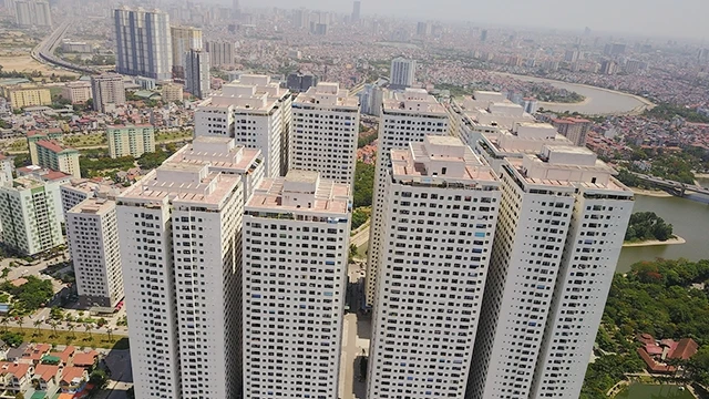 KĐT kiểu mẫu Linh Đàm có quá nhiều khối nhà cao tầng, điều này khiến quy hoạch, cảnh quan nơi đây bị phá vỡ.