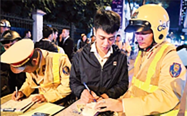 Xử lý vi phạm về nồng độ cồn khi tham gia giao thông.