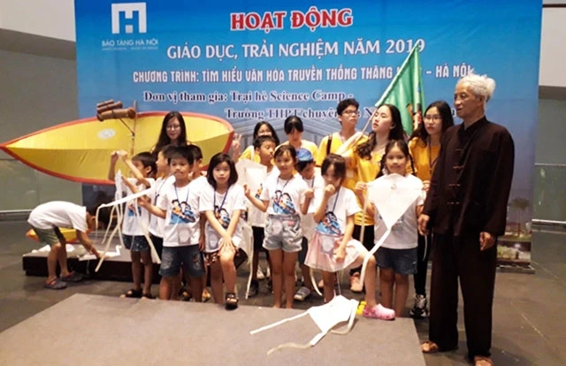 Nghệ nhân Nguyễn Xuân Quyền chia sẻ, hướng dẫn cách làm diều, sáo diều.