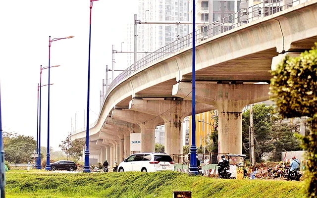 Tuyến Metro số 1 (Bến Thành-Suối Tiên) dự kiến đưa vào khai thác vận hành vào cuối năm 2021 nhưng chưa được lập quy hoạch thiết kế đô thị dọc hai bên tuyến.
