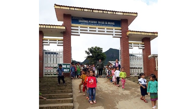 Trường học ở Tà Mung