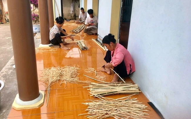 Một cơ sở sản xuất mây tre đan truyền thống ở làng Triệu Xá, xã Triệu Đề, huyện Lập Thạch (Vĩnh Phúc).