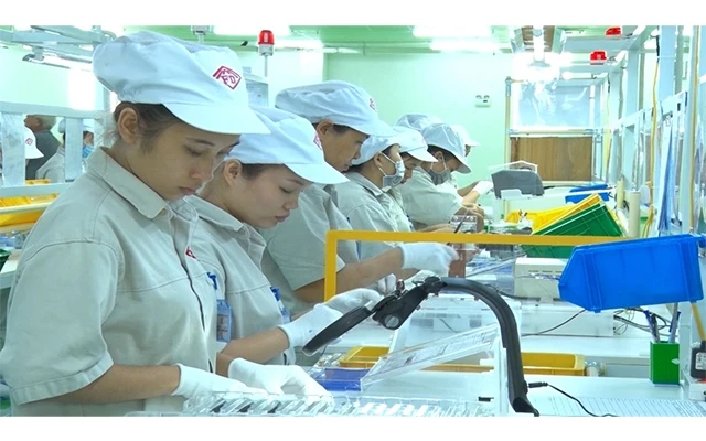 Sản xuất ở Công ty TNHH Fugi Electric Industry Việt Nam 23. 