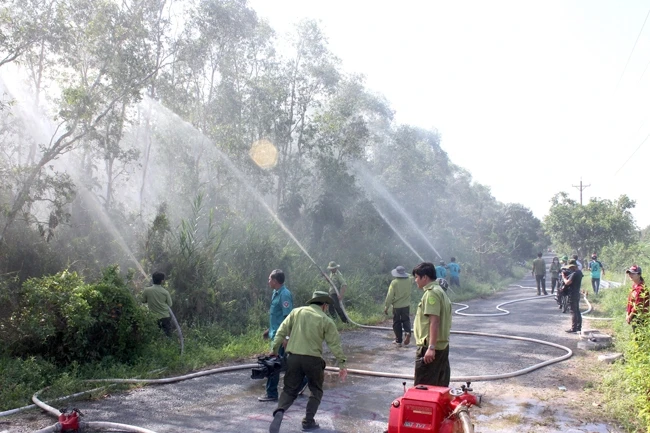 Vận hành máy móc thường xuyên bảo đảm công tác sẵn sàng trong PCCCR tại Cà Mau.