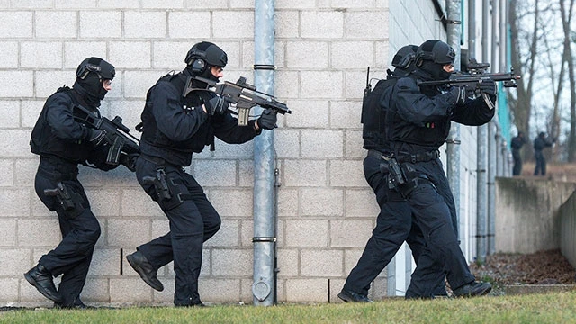 Lực lượng an ninh Đức trong một cuộc vây bắt nghi phạm khủng bố. Ảnh: DPA