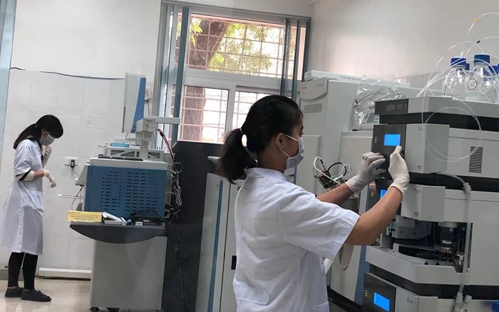 Nghiên cứu phân tích đi-ô-xin trong môi trường tại Trung tâm Nghiên cứu và chuyển giao công nghệ, Viện Hàn lâm Khoa học và Công nghệ Việt Nam.
