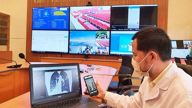Giới thiệu phần mềm nền tảng hỗ trợ tư vấn khám, chữa bệnh từ xa tại Bệnh viện Đại học Y Hà Nội.