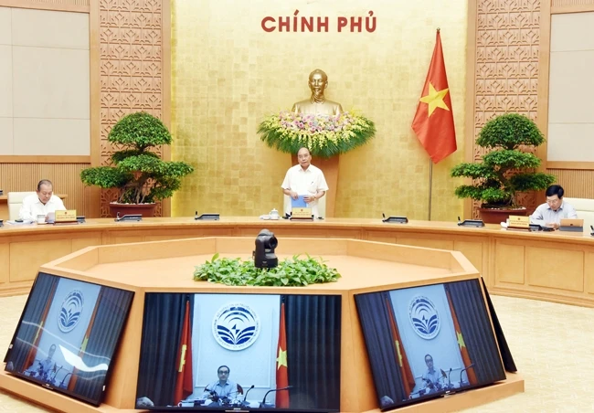 Thủ tướng Nguyễn Xuân Phúc phát biểu tại cuộc họp. Ảnh: TRẦN HẢI