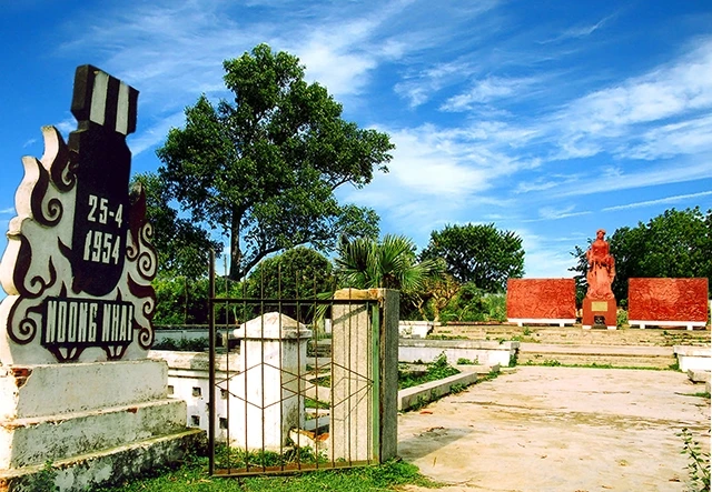Di tích lịch sử quốc gia “Hận thù Noong Nhai”, tại địa bàn bản Noong Nhai 1, xã Thanh Xương, huyện Điện Biên.