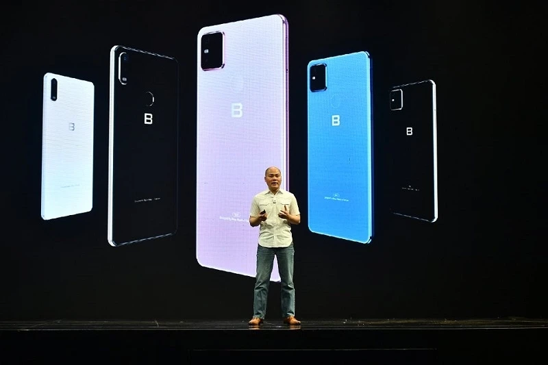 CEO Bkav Nguyễn Tử Quảng giới thiệu các mẫu Bphone B86.