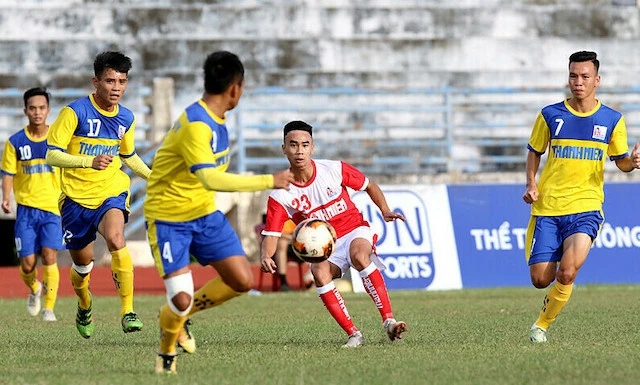 Cầu thủ Đồng Tháp (áo vàng) thi đấu tại Giải U21 quốc gia 2019. (Ảnh: VFF)