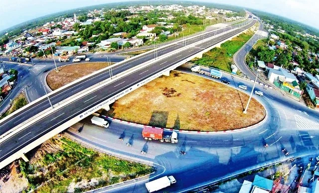 Đường cao tốc TP Hồ Chí Minh - Long Thành - Dầu Giây đưa vào vận hành đã phần nào đáp ứng nhu cầu vận tải, phục vụ phát triển kinh tế - xã hội khu vực. (Ảnh: Hương Giang)