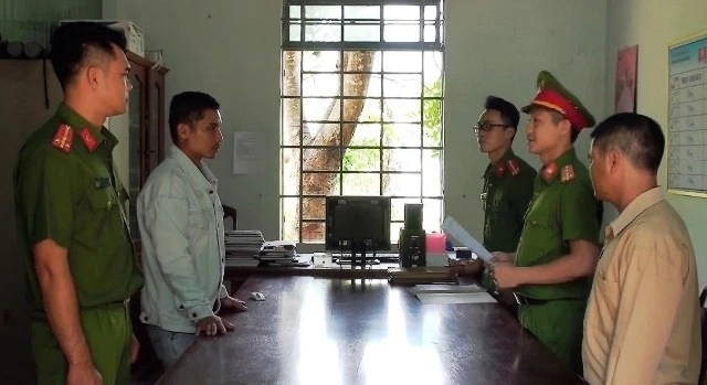 Cơ quan Công an thực hiện lệnh bắt tại xã Đăk Rơ Nga, huyện Đăk Tô, tỉnh Kon Tum.