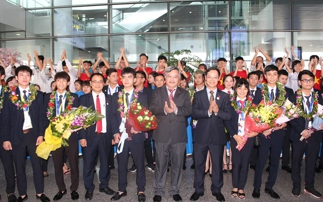 Lễ đón Đoàn Việt Nam trở về từ Kỳ thi tay nghề ASEAN lần thứ 12 (Ảnh: Tổng cục Giáo dục nghề nghiệp).