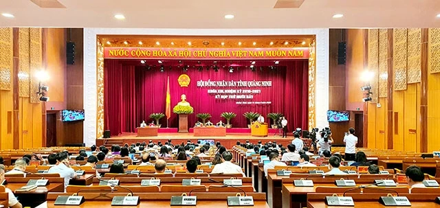 Quang cảnh Kỳ họp thứ 17 HĐND tỉnh Quảng Ninh khóa XIII.