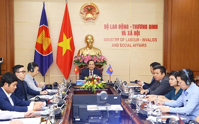 Đoàn Việt Nam tham dự Hội nghị trực tuyến Bộ trưởng Lao động ASEAN đặc biệt về ứng phó với các tác động của dịch Covid-19.