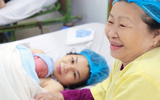  Ðón bé chào đời tại Bệnh viện Từ Dũ, TP Hồ Chí Minh. Ảnh: Lê Ngọc Diệp