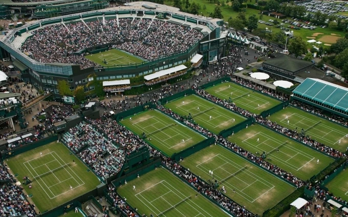 Wimbledon luôn trong tình trạng chật cứng khán giả.