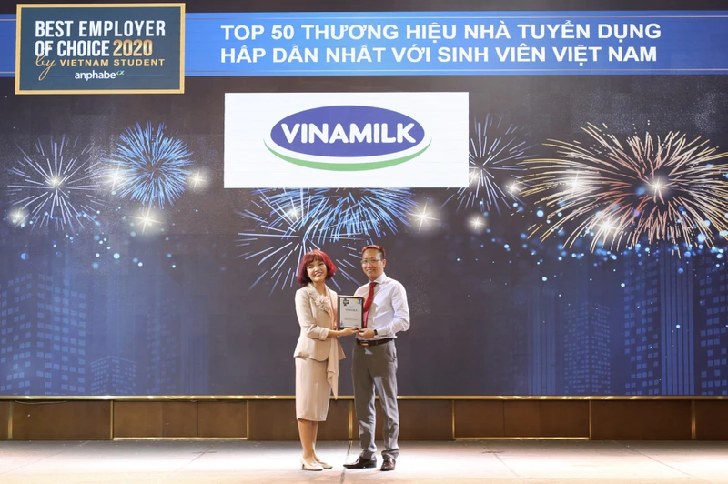 Vinamilk được bình chọn là một trong 50 thương hiệu nhà tuyển dụng hấp dẫn nhất đối với sinh viên Việt Nam 2020.