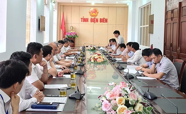 Ông Lê Thành Đô, Phó Chủ tịch Thường trực UBND tỉnh Điện Biên phát biểu tại buổi làm việc với đoàn công tác Tổng Công ty Điện lực miền Bắc.
