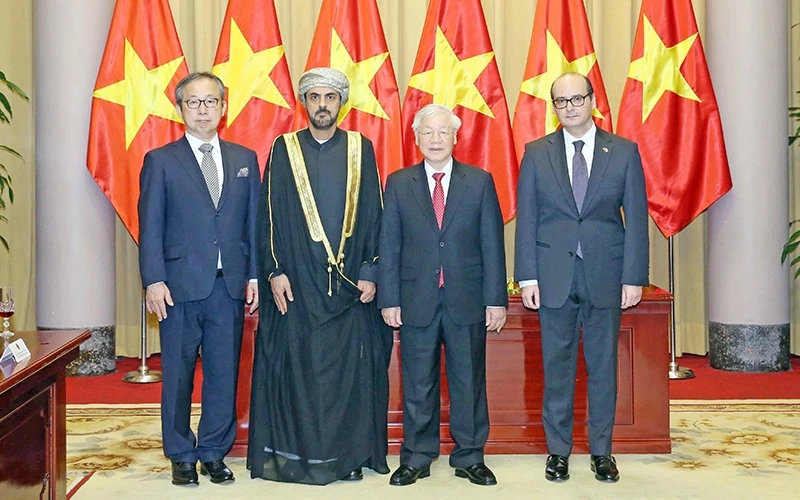 Tổng Bí thư, Chủ tịch nước Nguyễn Phú Trọng với các Ðại sứ. Ảnh: Phương Hoa (TTXVN)