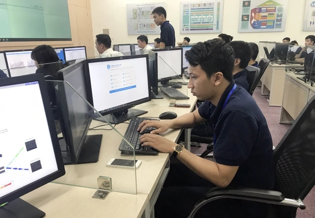BHXH Việt Nam đẩy mạnh ứng dụng công nghệ thông tin trong các hoạt động nghiệp vụ. Ảnh: THÁI BÌNH