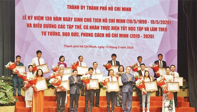 Lãnh đạo TP Hồ Chí Minh biểu dương các tập thể, cá nhân điển hình học tập và làm theo Bác Hồ năm 2019 - 2020.