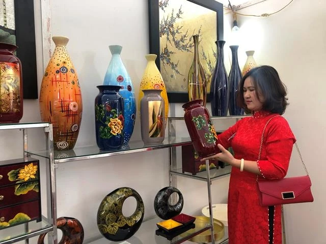 Giới thiệu sản phẩm sơn mài Hạ Thái, một sản phẩm OCOP của Hà Nội.