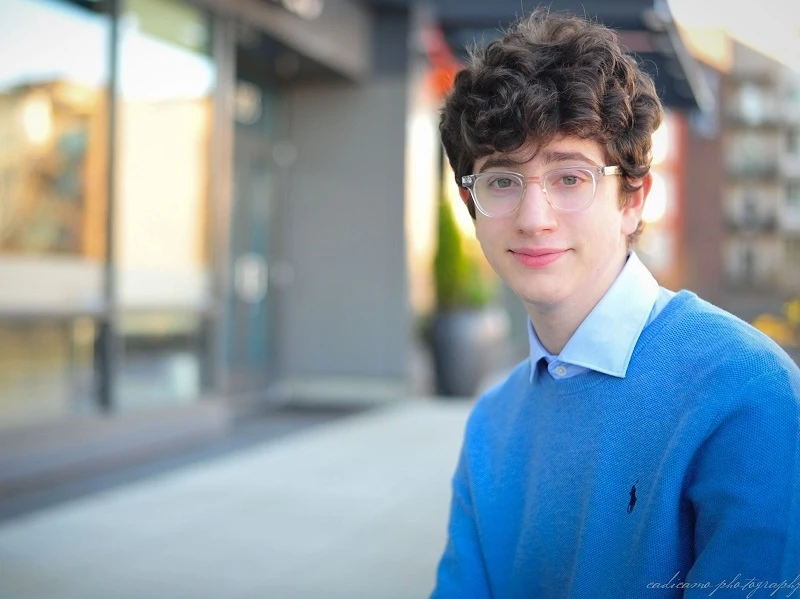 Avi Schiffmann, một thiếu niên 17 tuổi ở Mỹ đã tạo ra một trang web theo dõi dịch Covid-19 có hơn 30 triệu khách truy cập mỗi ngày. 