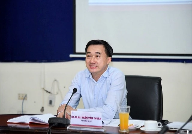 GS, TS Trần Văn Thuấn, Thứ trưởng Y tế làm việc với Trường Đại học Y Hà Nội. 