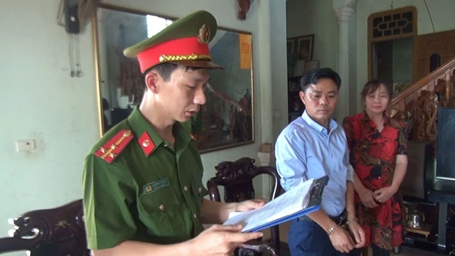 Các cơ quan chức năng công bố lệnh bắt tạm giam Lê Quang Đức.