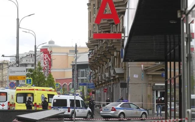 Bắt giữ con tin tại Alfa Bank ở Moscow.